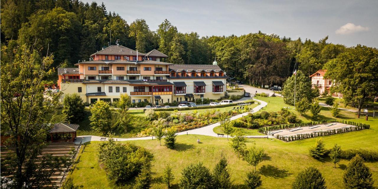 Hotel Studanka Рихнов-над-Кнежноу Экстерьер фото