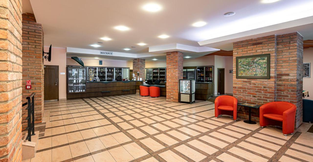 Hotel Studanka Рихнов-над-Кнежноу Экстерьер фото