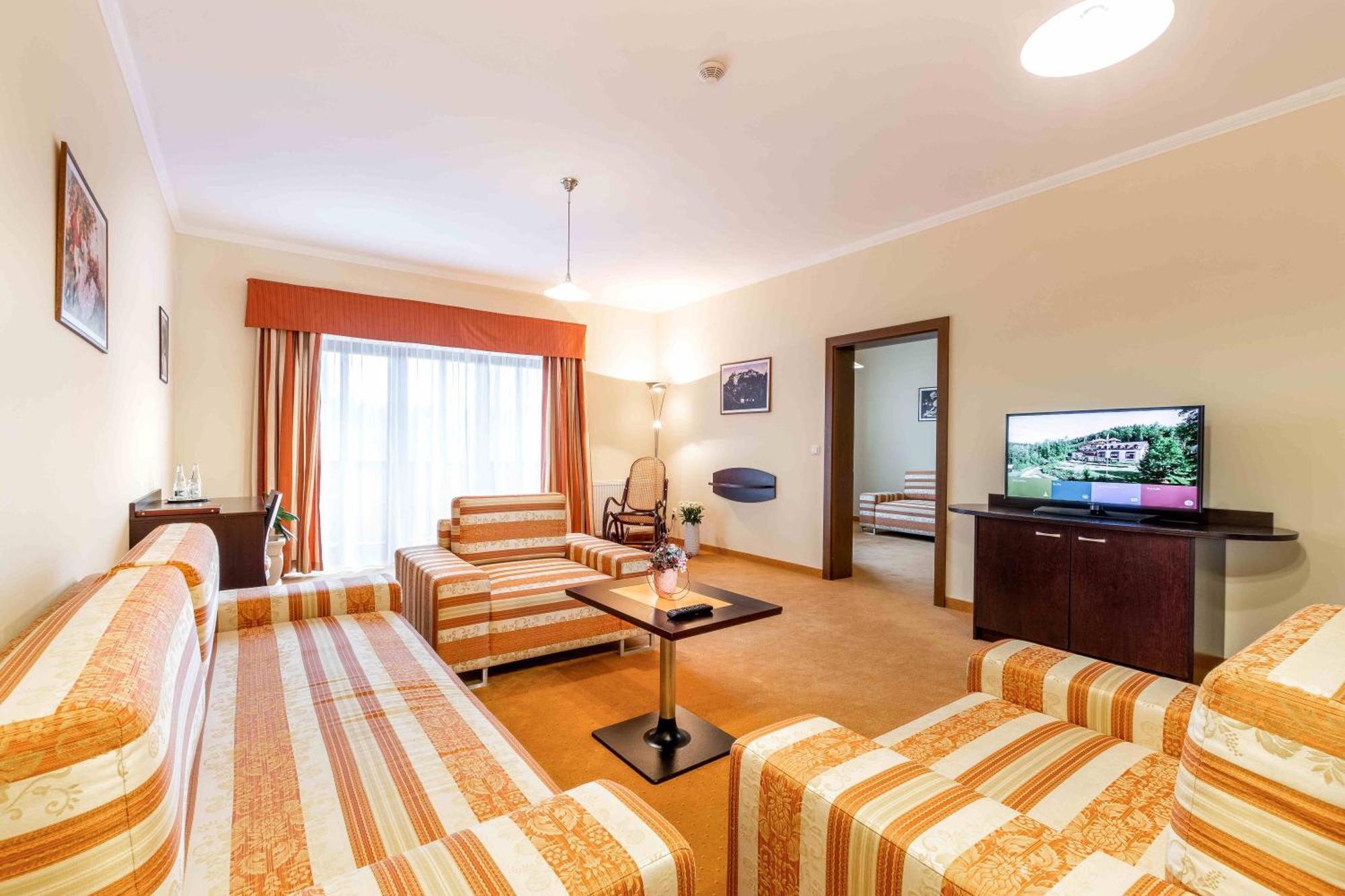 Hotel Studanka Рихнов-над-Кнежноу Экстерьер фото