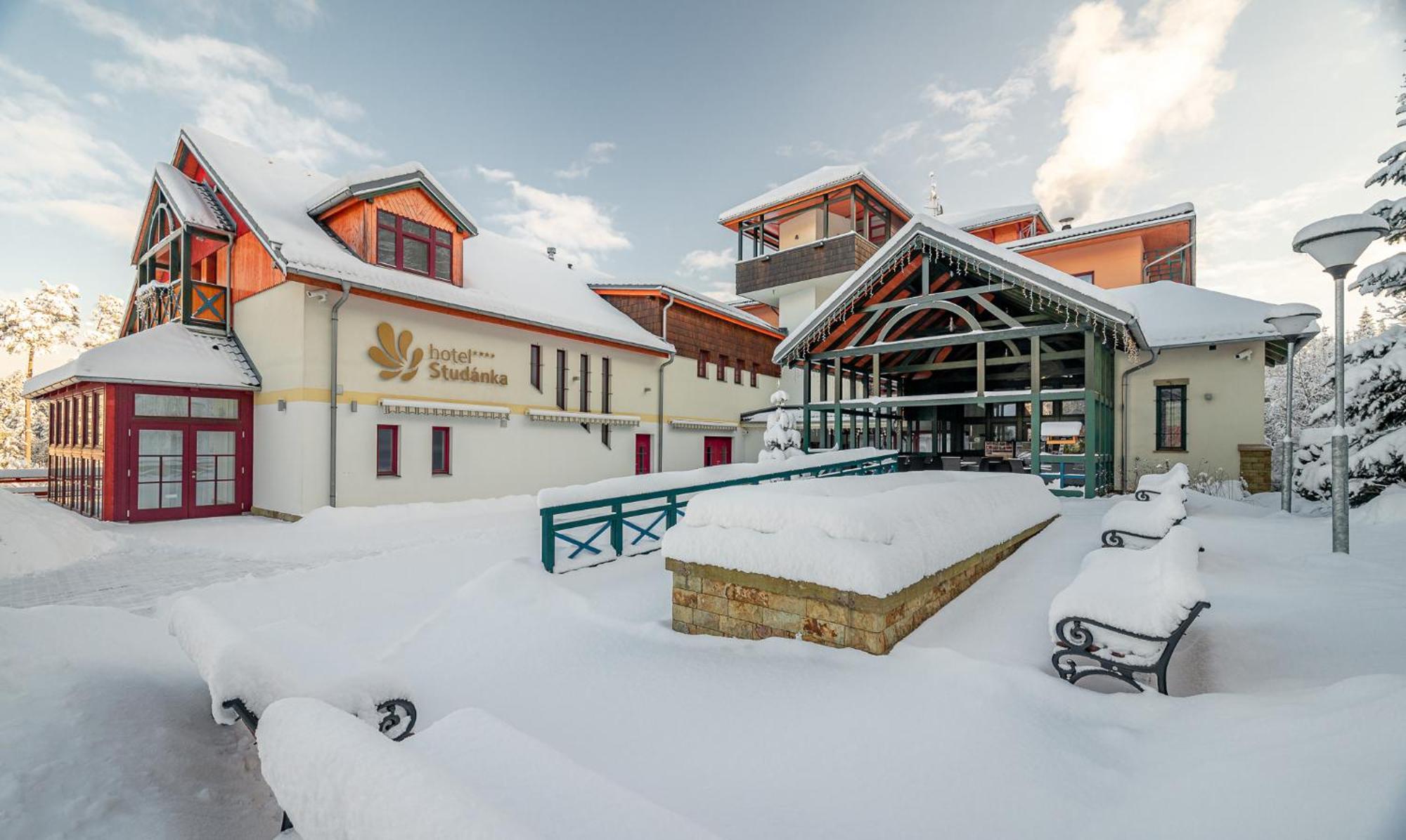 Hotel Studanka Рихнов-над-Кнежноу Экстерьер фото